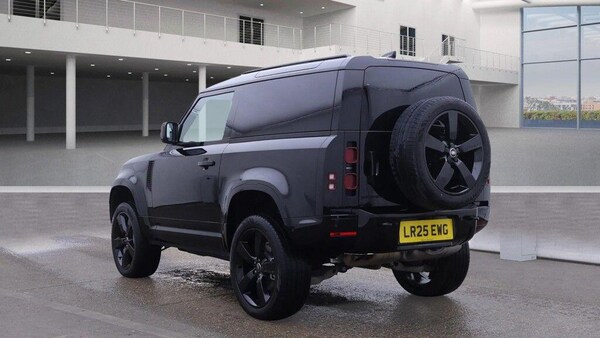 Used Land Rover Defender 90 2025 for sale - 76269907: Photo 4