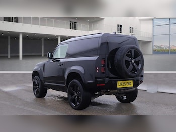 Used Land Rover Defender 90 2025 for sale - 76269907: Photo 4