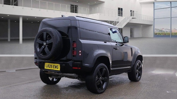 Used Land Rover Defender 90 2025 for sale - 76269907: Photo 5