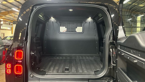 Used Land Rover Defender 90 2025 for sale - 76269907: Photo 7