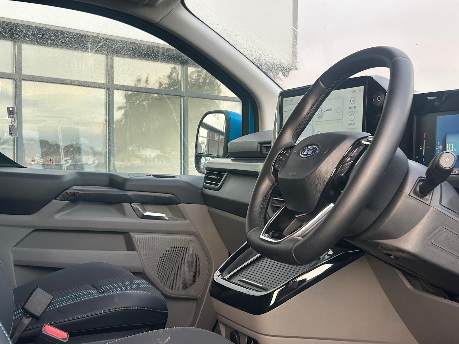 Used Ford Transit Custom 2024 for sale - 76633873: Photo 2