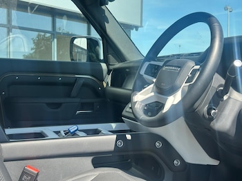 Used Land Rover Defender 2025 for sale - 79496655: Photo