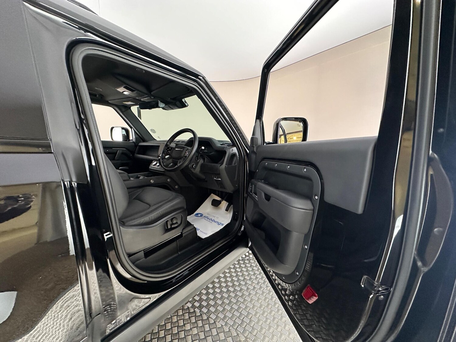 Used Land Rover Defender 90 2025 for sale - 76743536: Photo 23