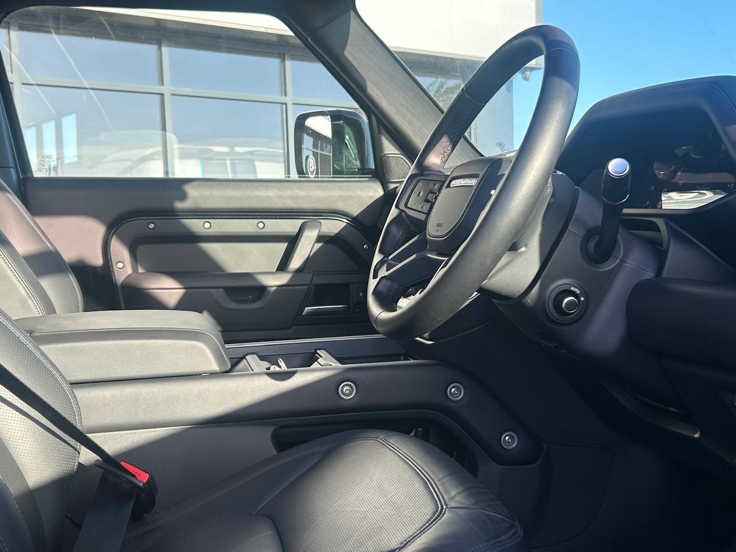 Used Land Rover Defender 2025 for sale - 76743536: Photo 3