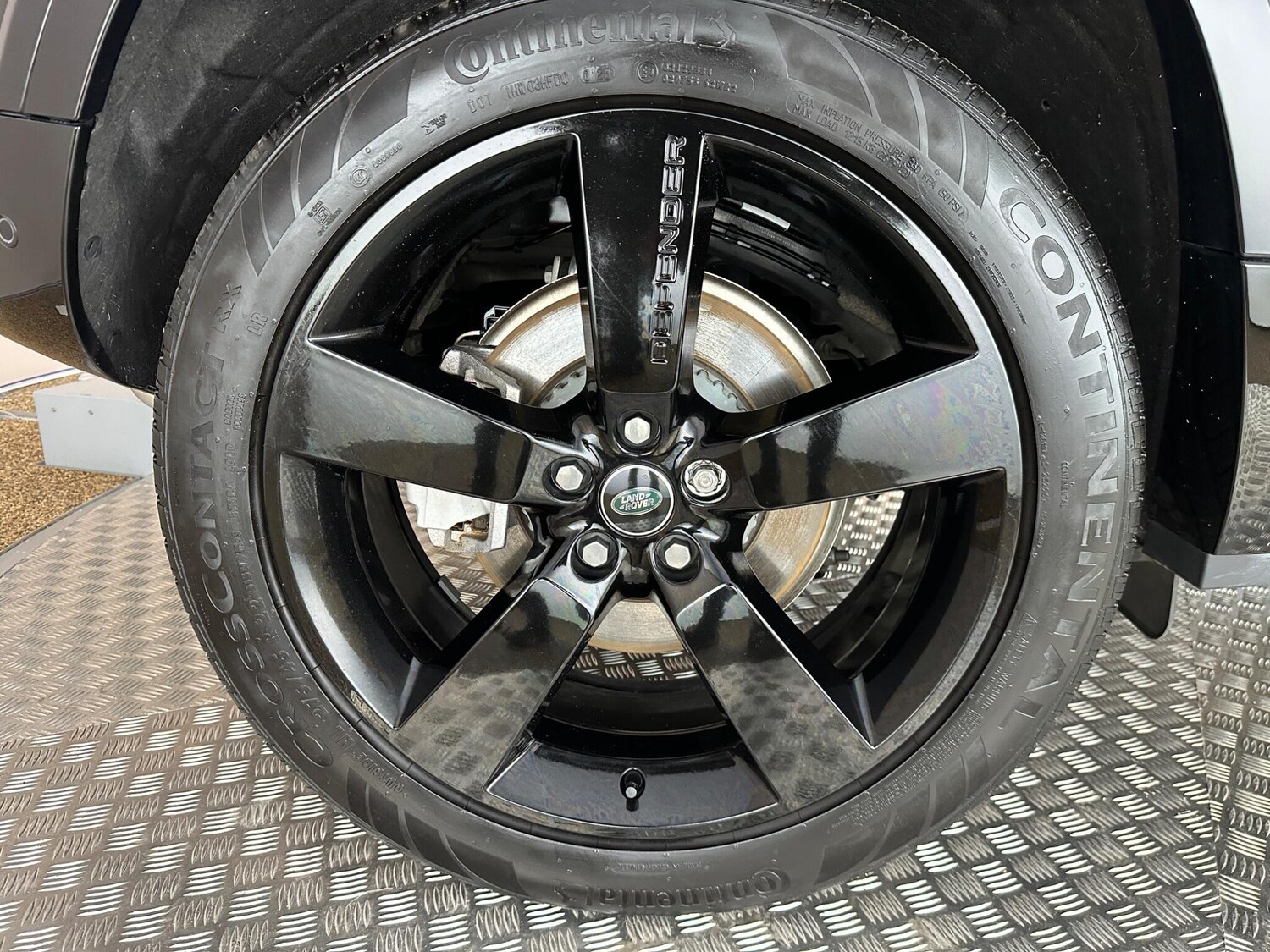 Used Land Rover Defender 90 2025 for sale - 76743536: Photo 34