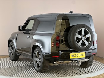 Used Land Rover Defender 90 2025 for sale - 78772689: Photo