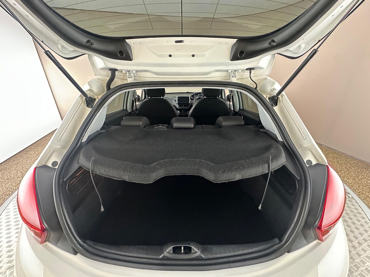 Used Peugeot 208 2017 for sale - 77838805: Photo 21