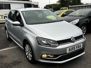 Used Volkswagen Polo 2015 for sale - 76270864: Photo 2