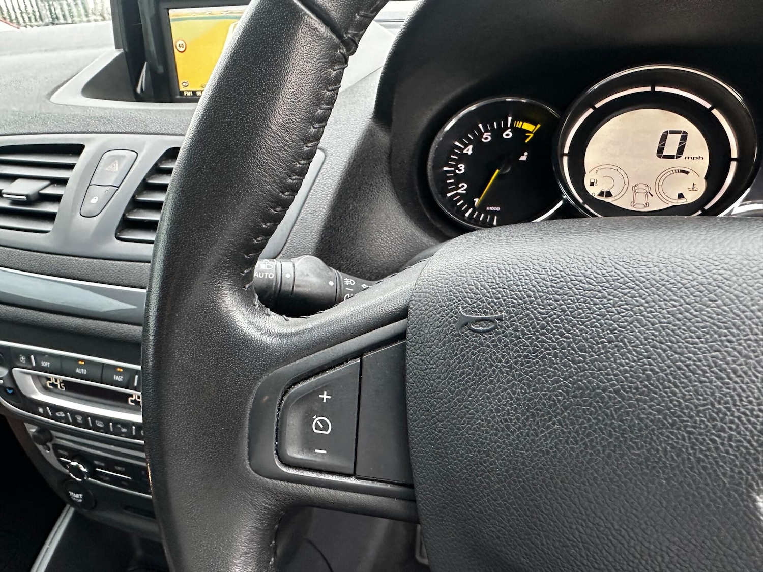 Used Renault Megane 2015 for sale - 77696506: Photo 12