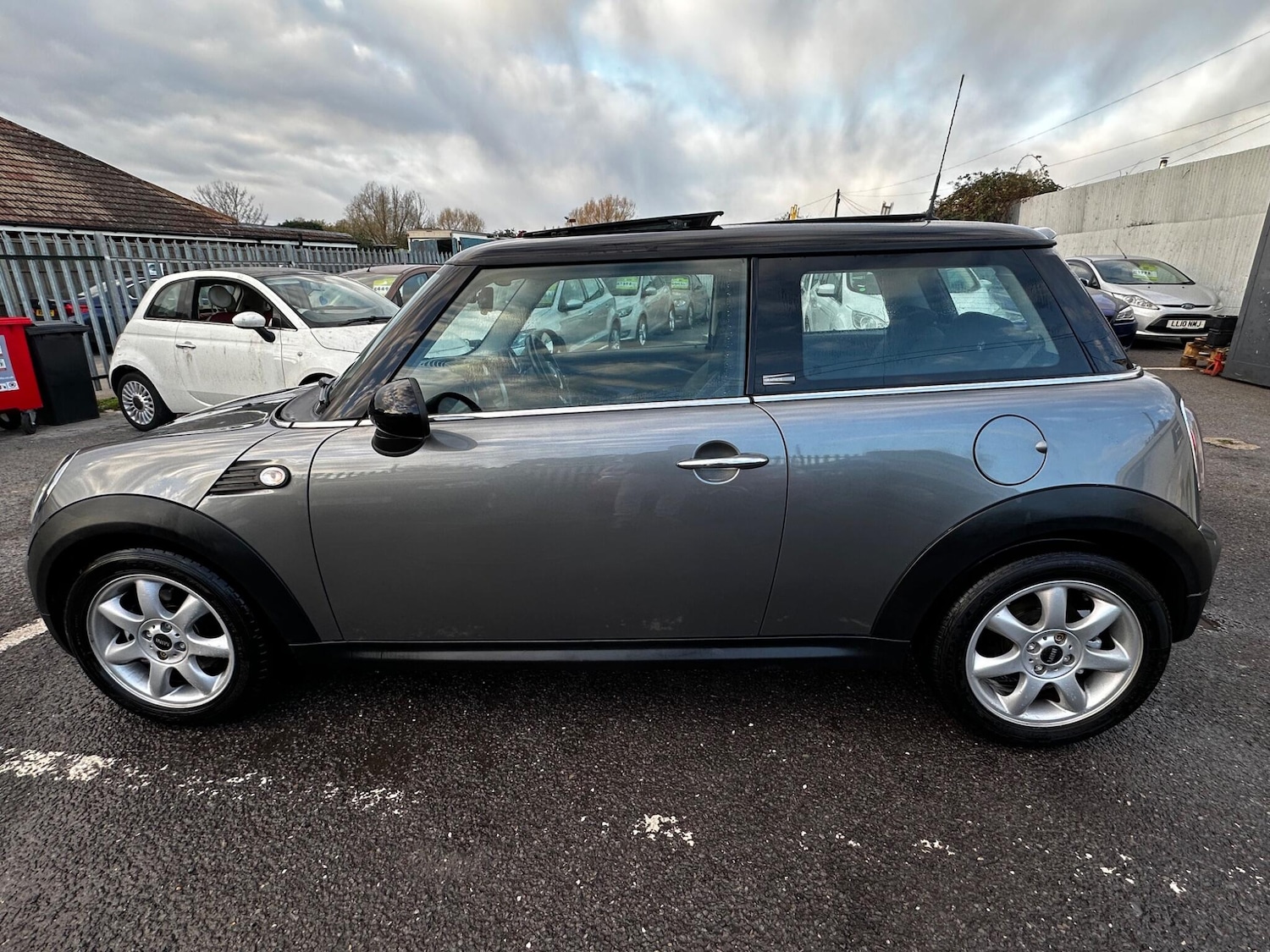 Used MINI Hatch 2009 for sale - 76619960: Photo 4