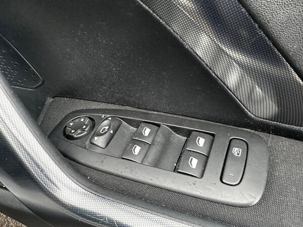 Used Peugeot 2008 2014 for sale - 76215302: Photo 13