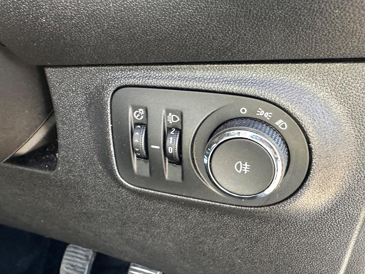 Used Vauxhall ADAM 2015 for sale - 77978371: Photo 12