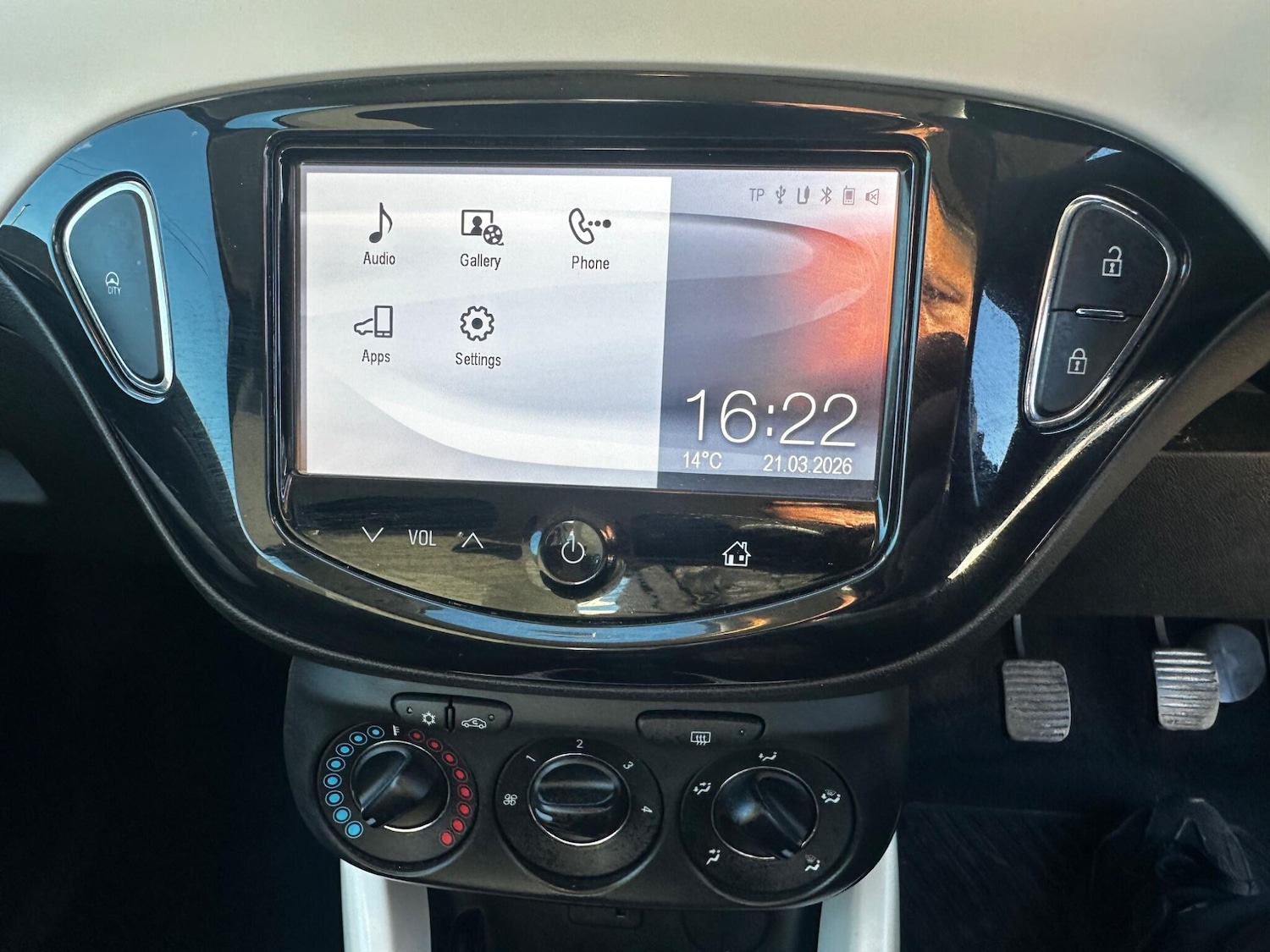 Used Vauxhall ADAM 2015 for sale - 77978371: Photo 23