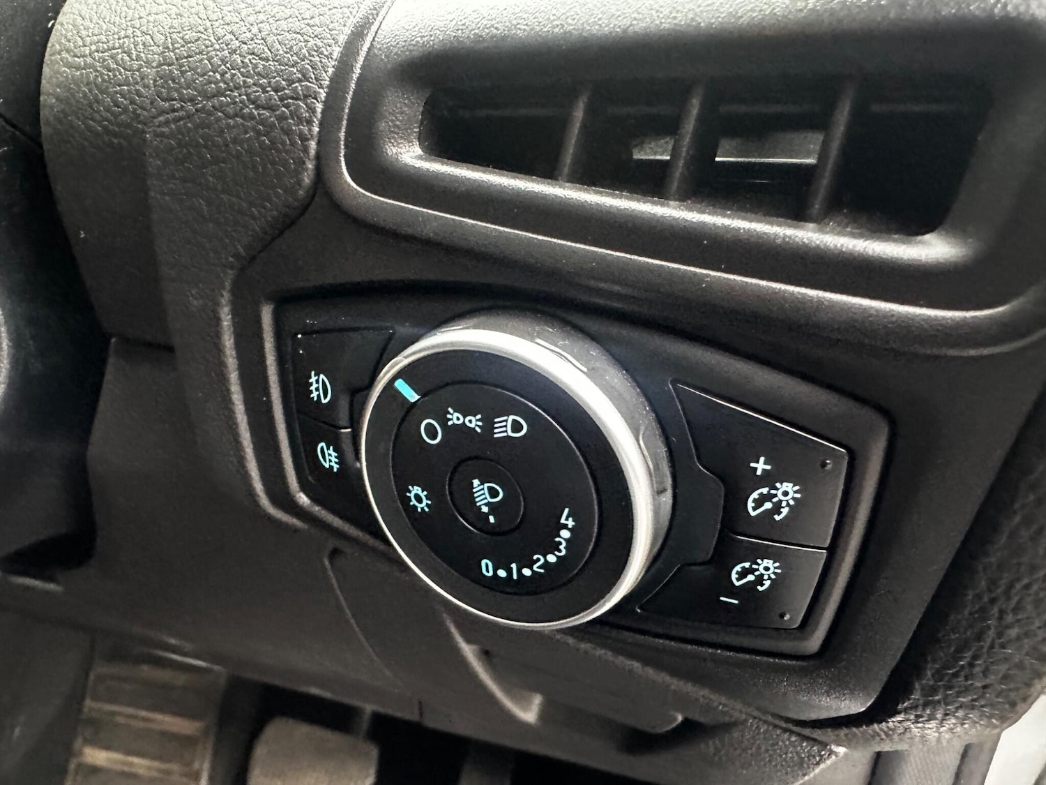 Used Ford Focus 2015 for sale - 76270367: Photo 11