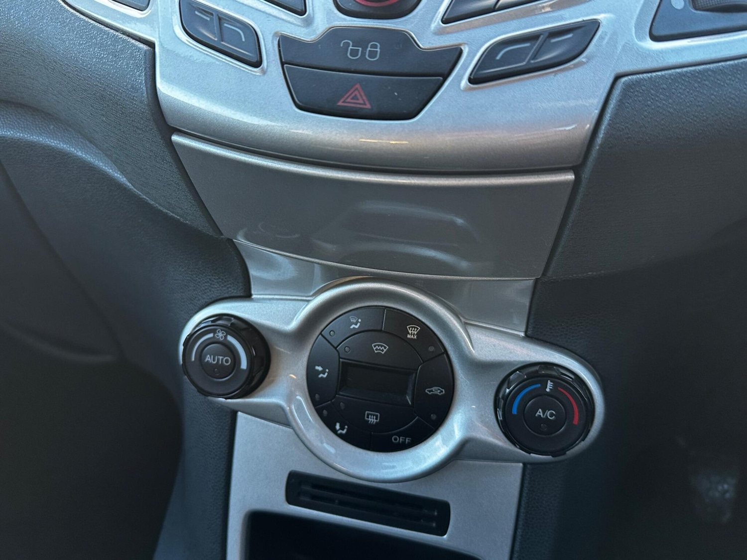 Used Ford Fiesta 2010 for sale - 76849807: Photo 21