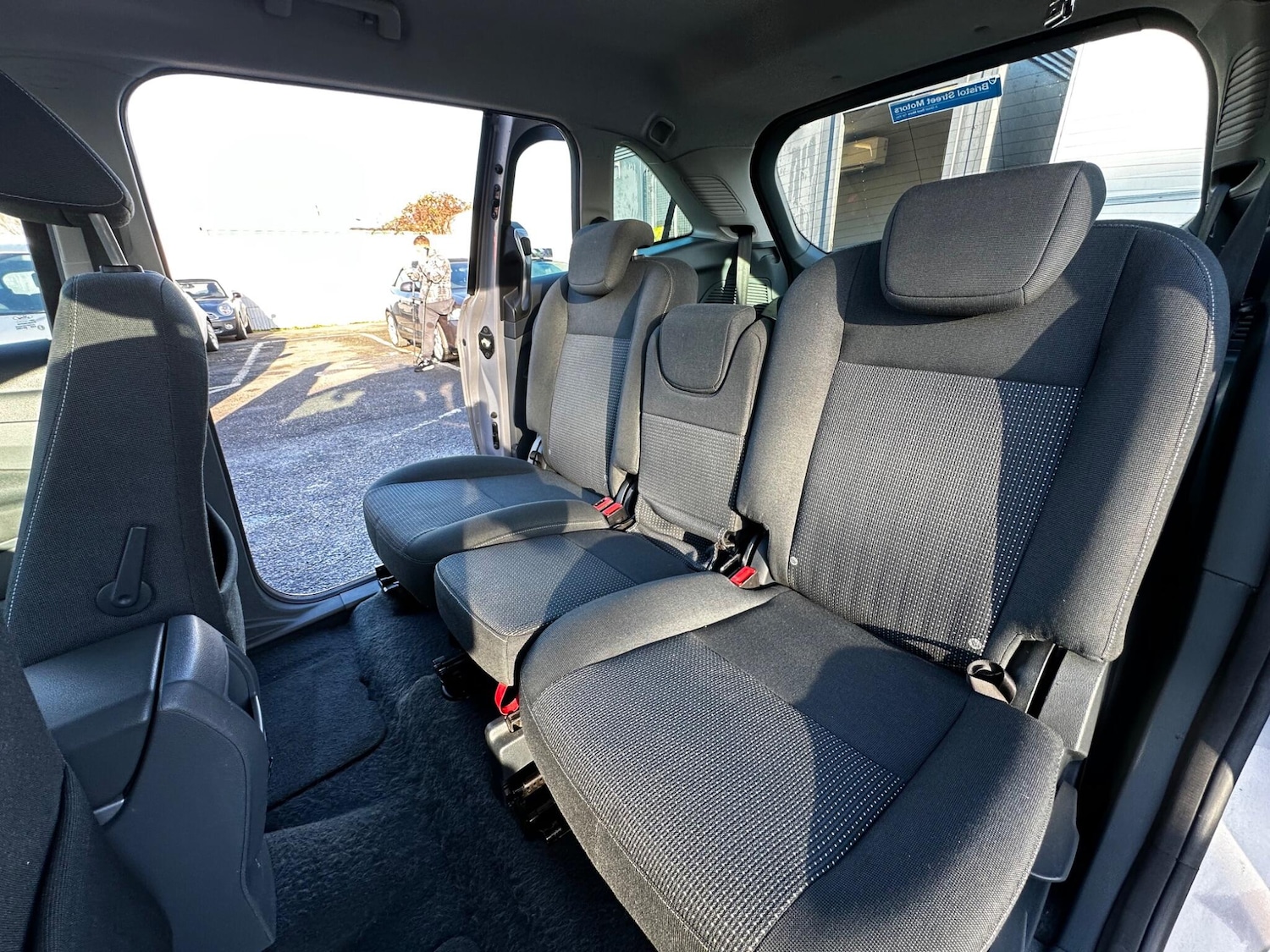 Used Ford Grand C-Max 2011 for sale - 76935928: Photo 16