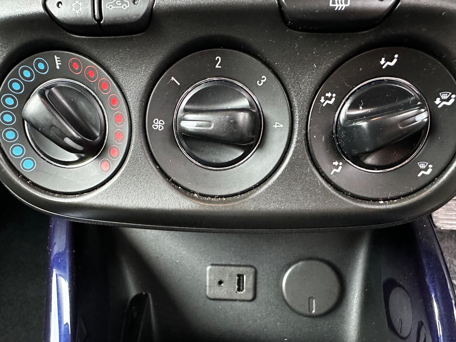 Used Vauxhall ADAM 2013 for sale - 76752520: Photo 24