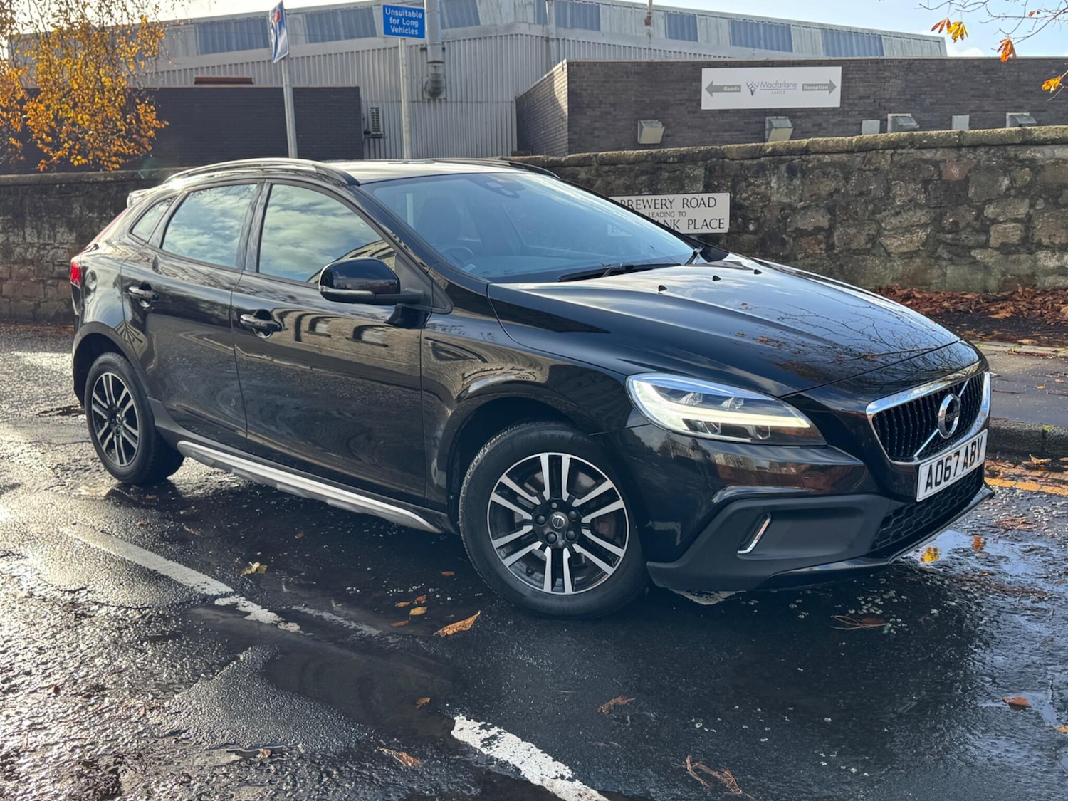 Used Volvo V40 Cross Country 2017 for sale - 76440372: Photo 1