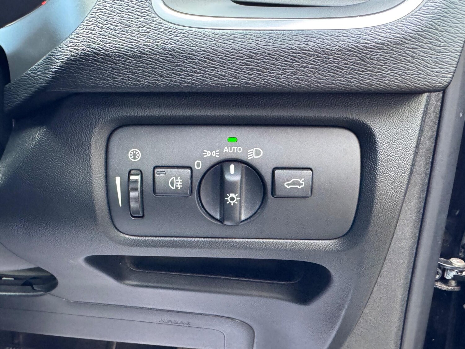 Used Volvo V40 Cross Country 2017 for sale - 76440372: Photo 22