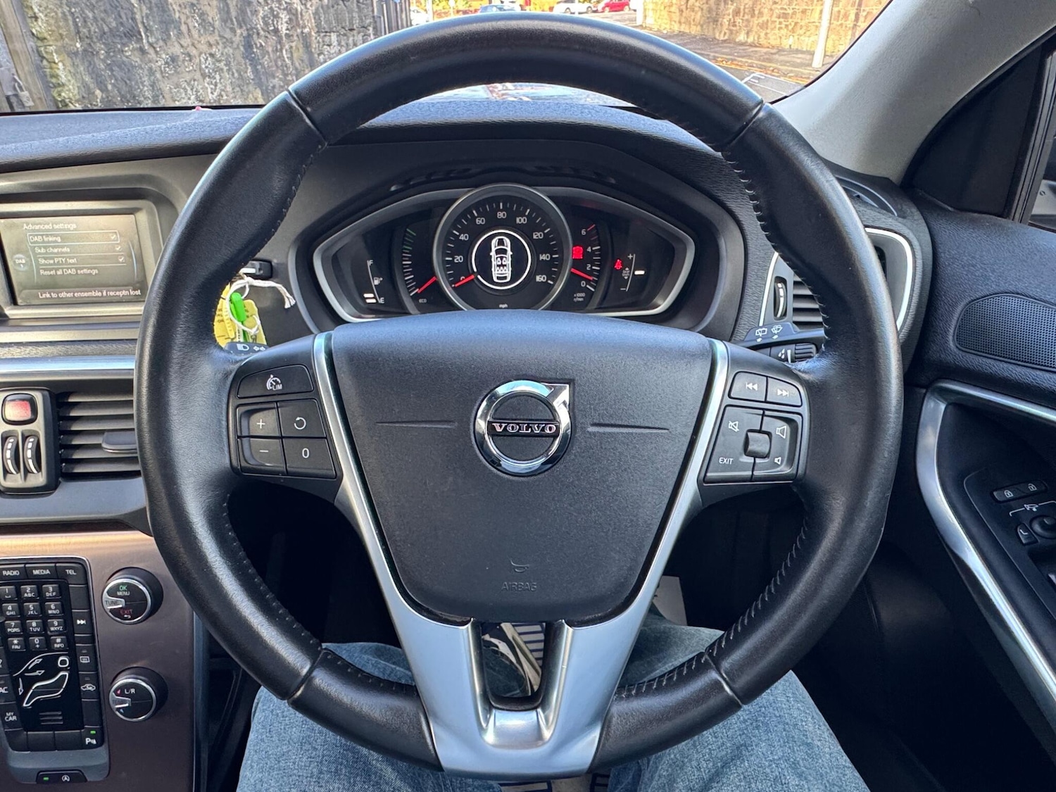 Used Volvo V40 Cross Country 2017 for sale - 76440372: Photo 24