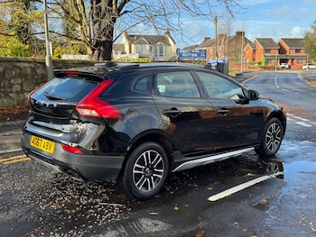 Used Volvo V40 Cross Country 2017 for sale - 76440372: Photo