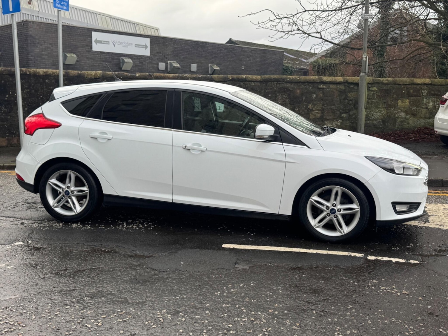 Used Ford Focus 2017 for sale - 76849763: Photo 2