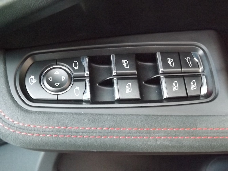 Used Porsche Macan 2024 for sale - 76766416: Photo 32