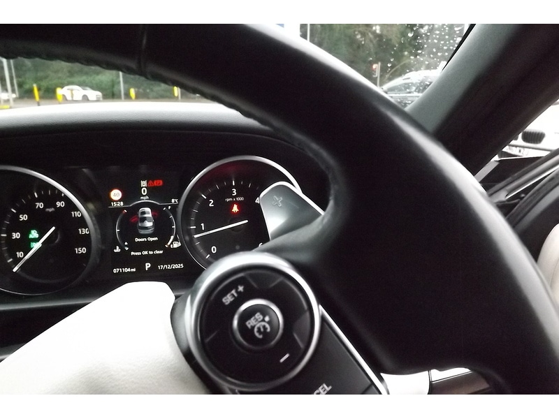 Used Land Rover Discovery 2017 for sale - 76982556: Photo 16