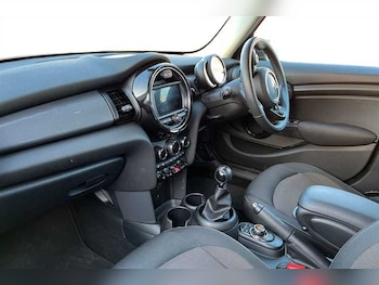 Used MINI Hatch 2020 for sale - 77010692: Photo