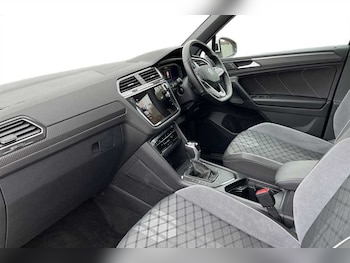 Used Volkswagen Tiguan 2023 for sale - 76176470: Photo 2