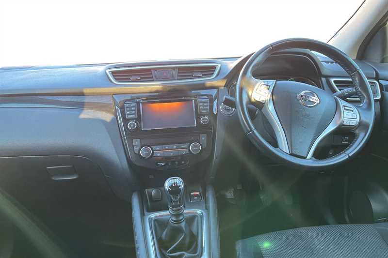 Used Nissan Qashqai 2015 for sale - 77660638: Photo 4