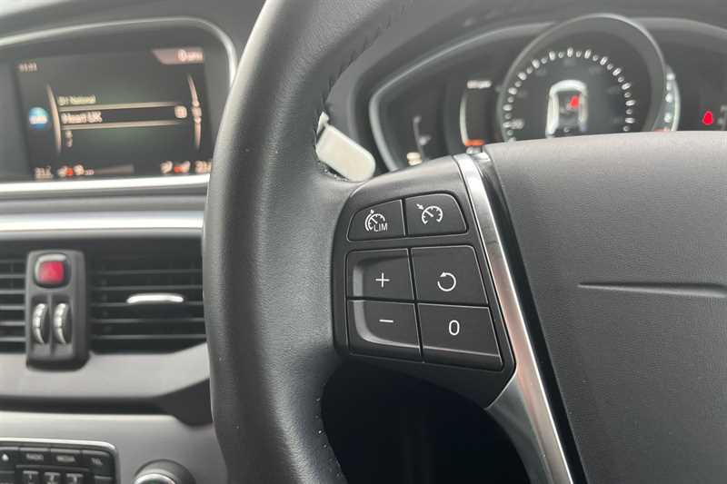 Used Volvo V40 2017 for sale - 76523705: Photo 17