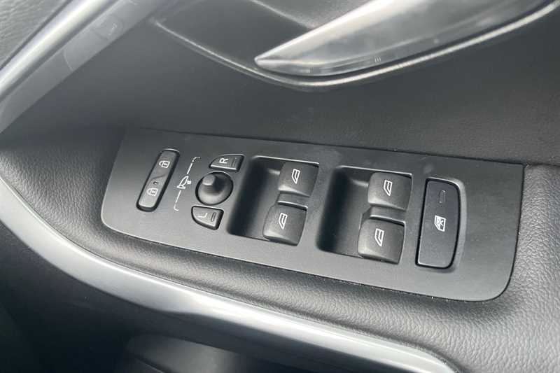 Used Volvo V40 2017 for sale - 76523705: Photo 18