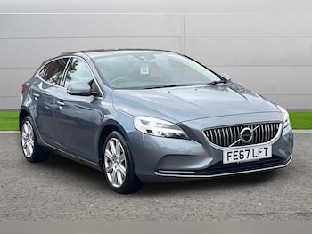 Used Volvo V40 2017 for sale - 76523705: Photo