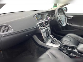 Used Volvo V40 2017 for sale - 76523705: Photo