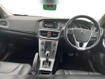 Used Volvo V40 2017 for sale - 76523705: Photo