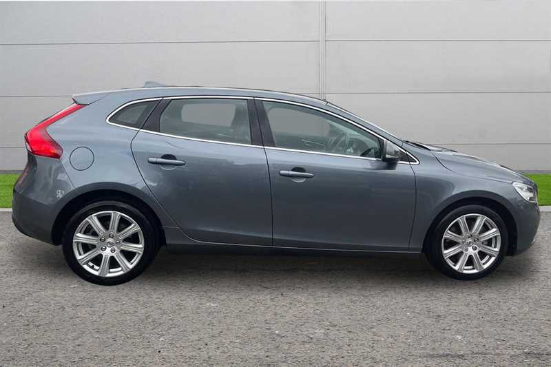 Used Volvo V40 2017 for sale - 76523705: Photo 5