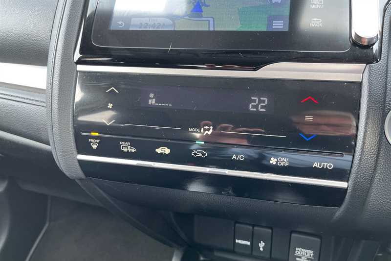 Used Honda Jazz 2016 for sale - 77972079: Photo 16