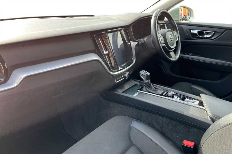 Used Volvo V60 2019 for sale - 77841854: Photo 2