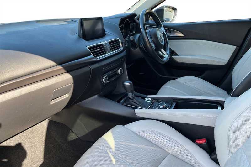 Used Mazda Mazda3 2017 for sale - 76176493: Photo 2