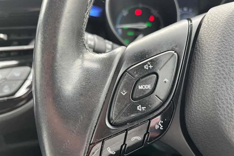 Used Toyota C-HR 2017 for sale - 76338997: Photo 16