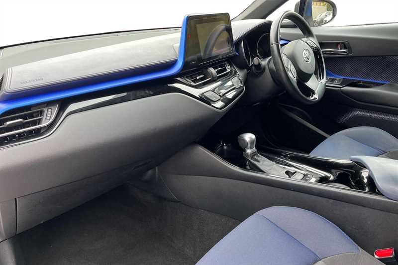 Used Toyota C-HR 2017 for sale - 76338997: Photo 2
