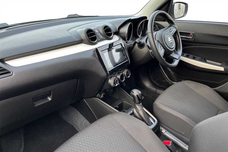 Used Suzuki Swift 2018 for sale - 77526428: Photo 2