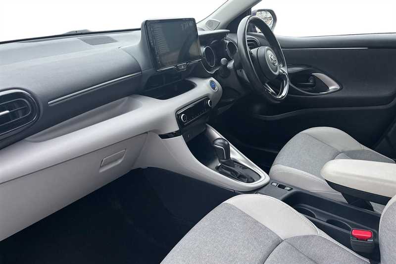 Used Toyota Yaris 2022 for sale - 76339030: Photo 2