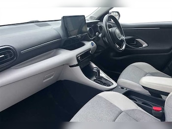 Used Toyota Yaris 2022 for sale - 76339030: Photo