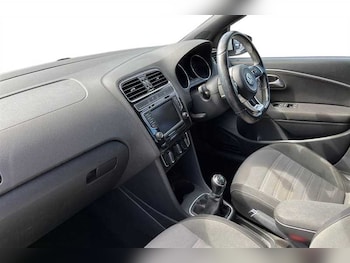 Used Volkswagen Polo 2016 for sale - 78385437: Photo