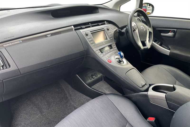 Used Toyota Prius 2015 for sale - 78059887: Photo 2