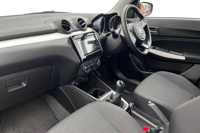 Used Suzuki Swift 2024 for sale - 77627770: Photo 2