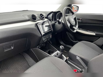 Used Suzuki Swift 2024 for sale - 77627770: Photo