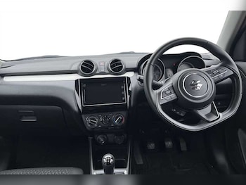 Used Suzuki Swift 2024 for sale - 77627770: Photo